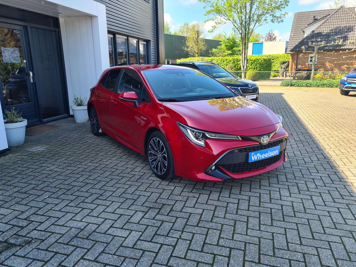 toyota-corolla-hybrid-occasion-import-mrweelson-lease-schuin-voor